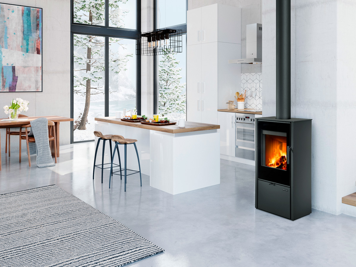 Romotop Laredo F dizajnové kompaktné krbové kachle s čiernym matným plechom moderné